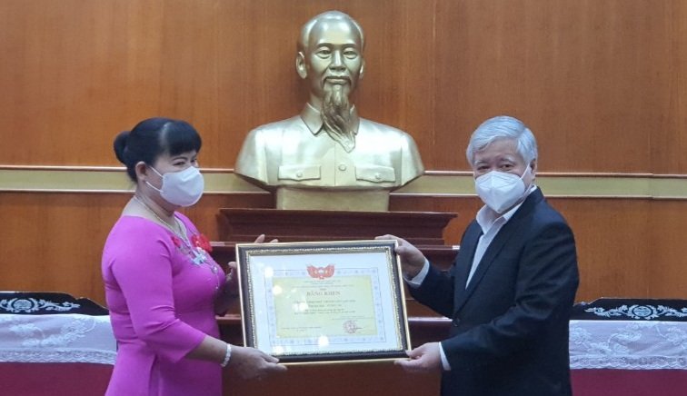 Hành trình gần 2.000km của doanh nhân Nguyễn Nam Phương ra Hà Nội trao tiền công tác phòng, chống dịch COVID-19 và giúp đỡ người nghèo